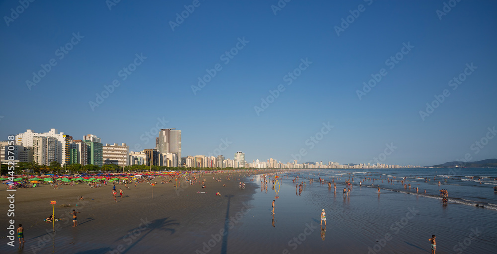 Obraz premium Panoramic view of the beach in the city of Santos, Brazil