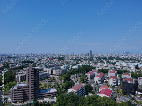 ドローンで空撮した夏の名古屋市の町並みの風景