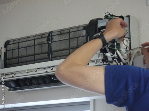 エアコン修理　〜Repair the air conditioner	