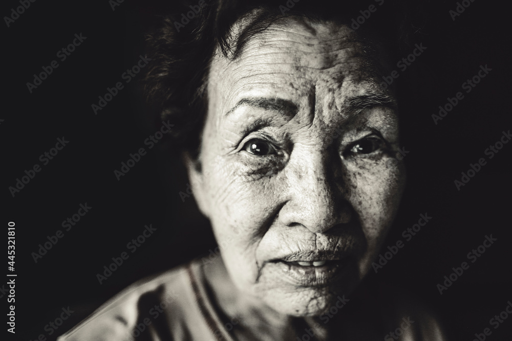 アジア人の高齢女性