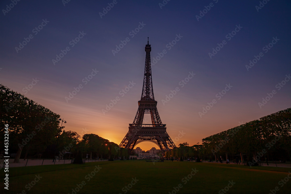 Silhouette of the eiffel tower in Paris at sunset