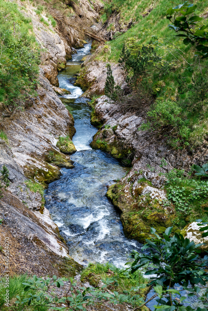 Schöner sommerlicher Gebirgsbach, Weissbachschlucht Schöner sommerlicher Gebirgsbach, Weissbachschlucht