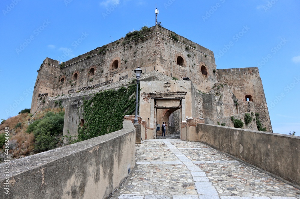 Scilla - Entrata di Castello Ruffo