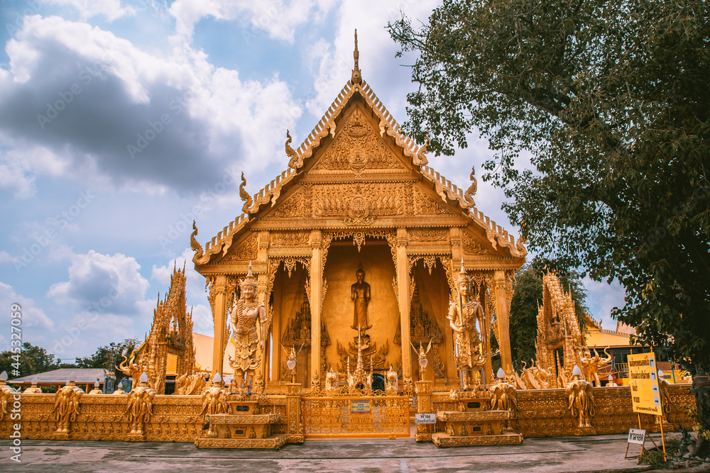 Fototapeta premium Wat Paknam Jolo in Chachoengsao, thailand