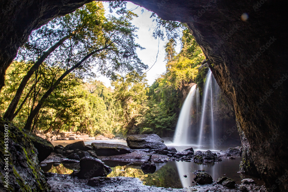 Obraz premium Haew Suwat Waterfall in Khao Yai National Park in Nakhon Ratchasima, Thailand