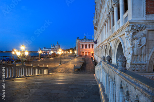 Italien/Venedig: Dogenpalast und Piazzetta am Morgen © Peter