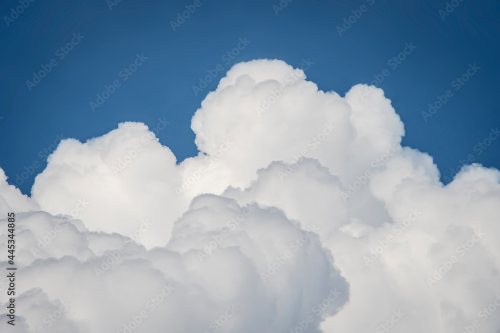 Naklejka premium blue sky and clouds background