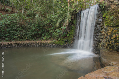 Fototapeta Naklejka Na Ścianę i Meble -  Beautiful and refreshing brazilian cascade.