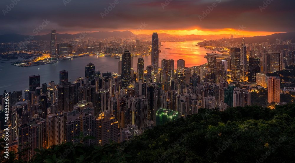 Fototapeta premium Szczyt Wiktorii w Hongkongu o wschodzie słońca, miasto Hongkong, Chiny