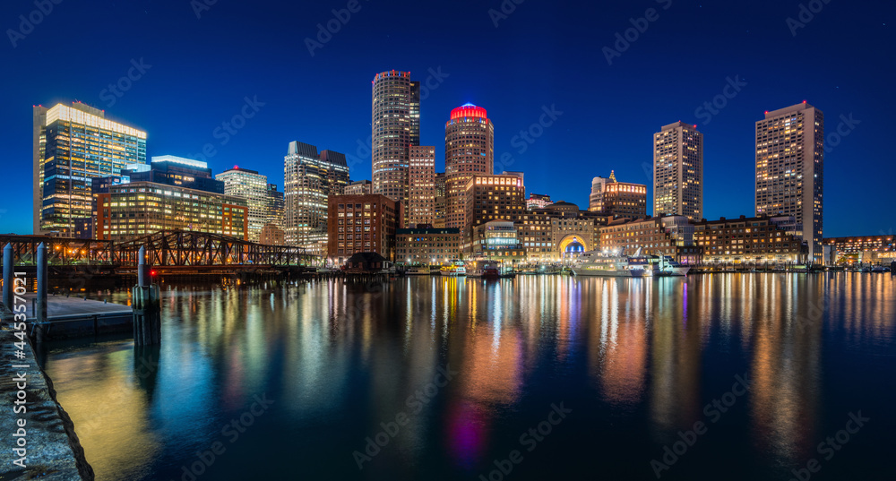 Naklejka premium Night cityscape of boston harbor