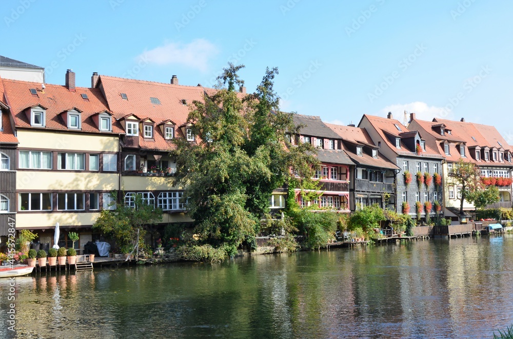 Obraz premium The historic quarter on the shore of Regnitz river at Bamberg, Germany