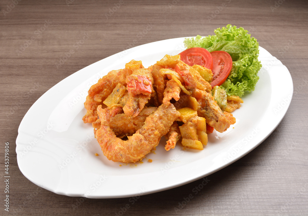 wok fried tiger prawn in salted egg yolk curry paste sauce on wood table asian halal menu wok fried tiger prawn in salted egg yolk curry paste sauce on wood table asian halal menu