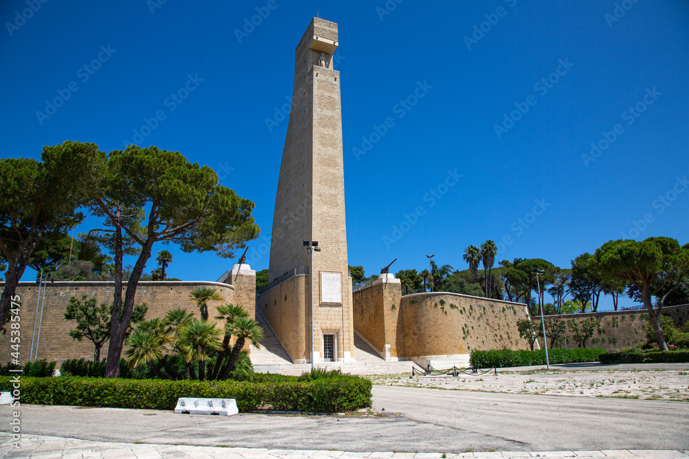 Obraz premium Brindisi, Apulien, Salento Ehrenmal für den italienischen Seemann, 1933 errichtet