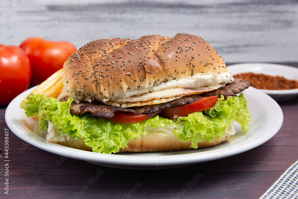 sandwich de lomito carne de ternera sandwich de lomito carne de ternera