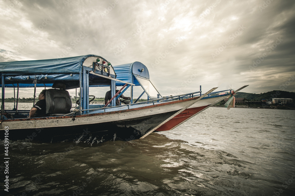 Obraz premium boat in river