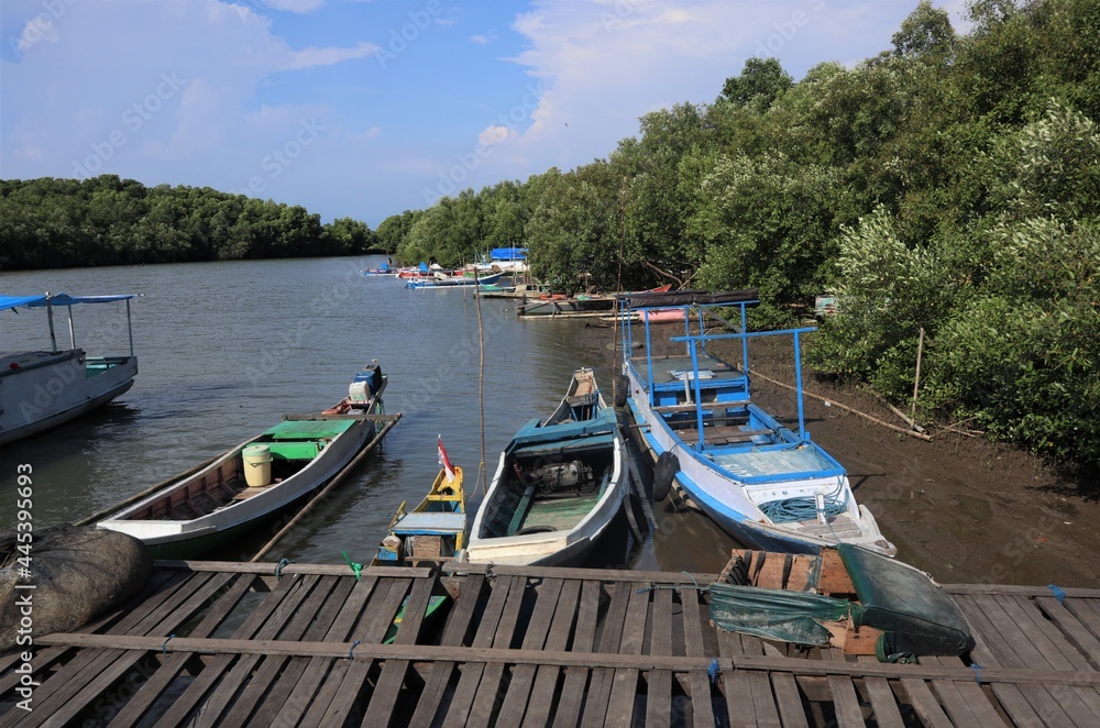 Obraz premium boats on the river