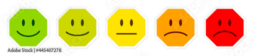 Fünf Achtecke Feedback Gesichter Weißer Rahmen Grün Zu Rot