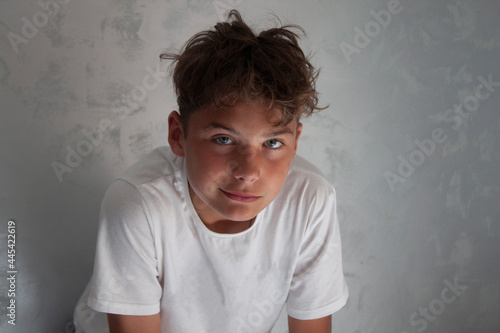 Bild auf Leinwand the boy looks at the camera with contempt