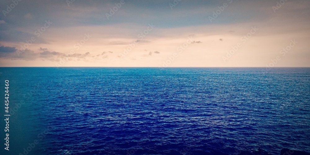 Obraz premium sunset over the sea