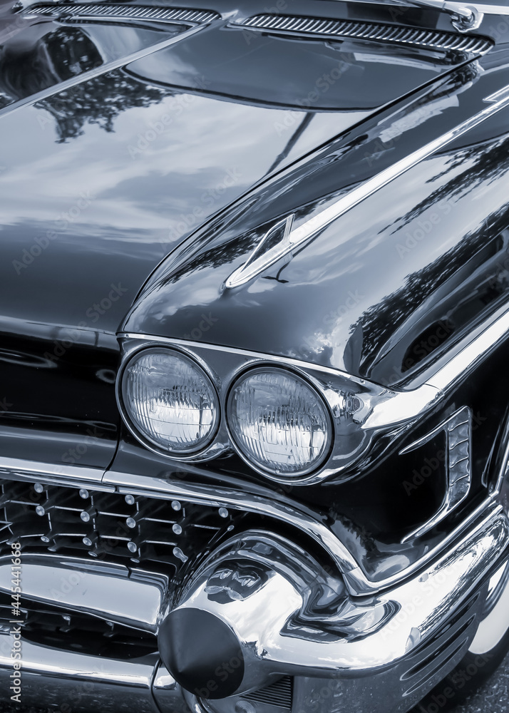 Fototapeta premium Head lamp of classic American car