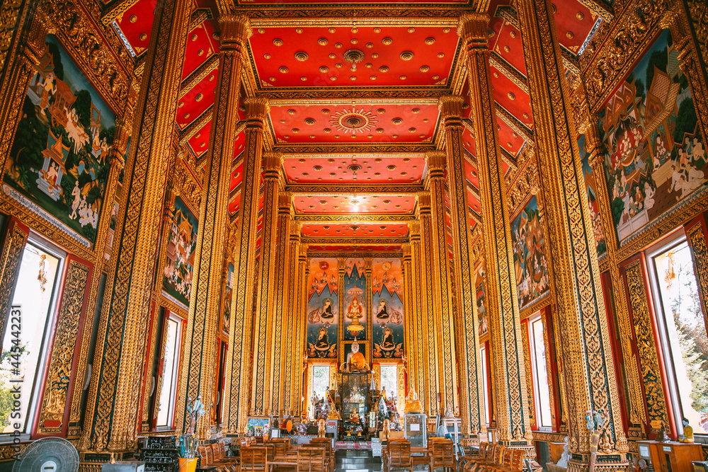 Obraz premium Wat Phra Sri Arn temple in Ratchaburi, Thailand