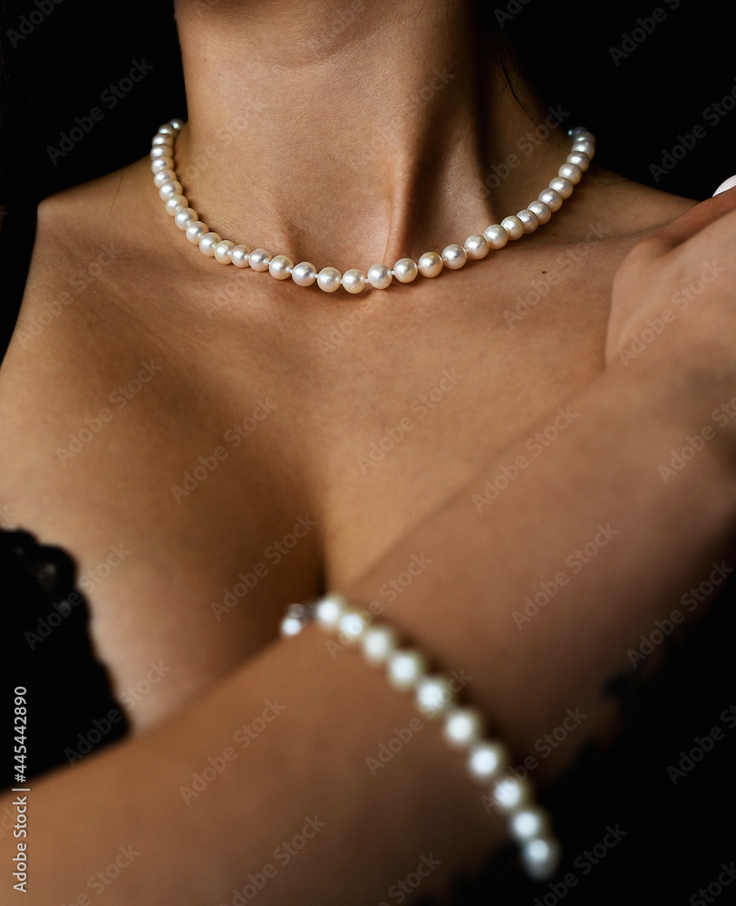 hand with pearls