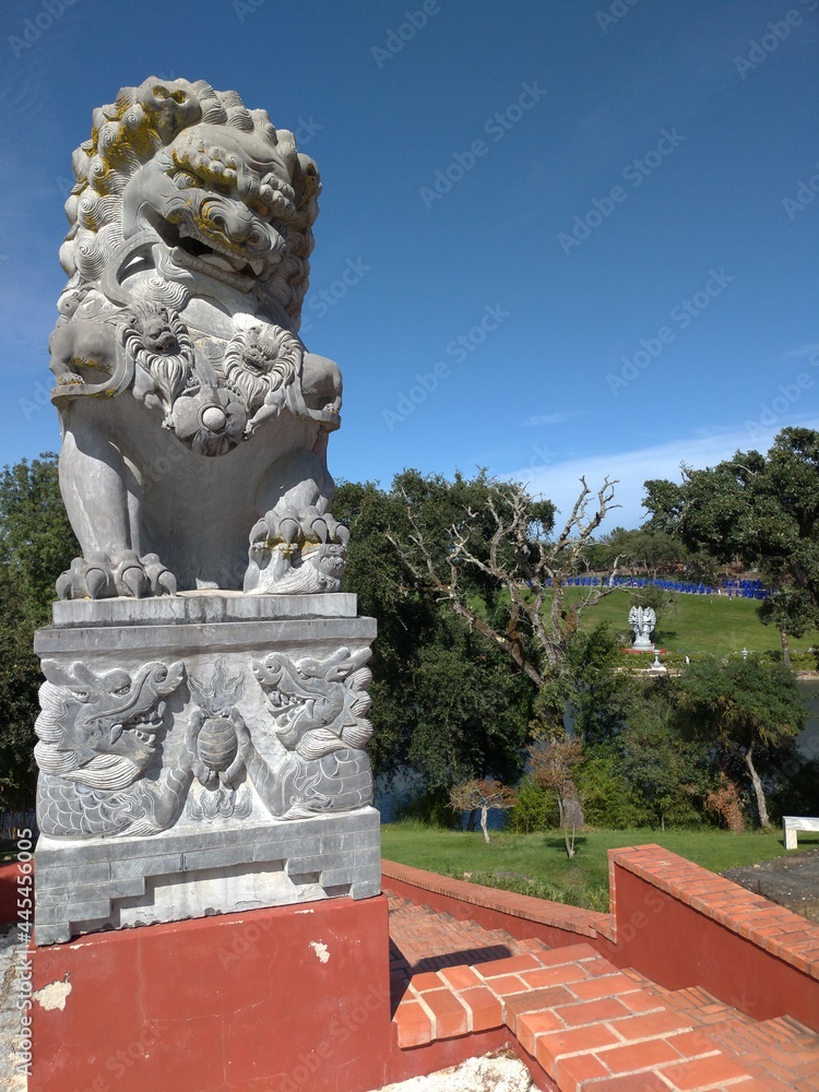 lion statue city
