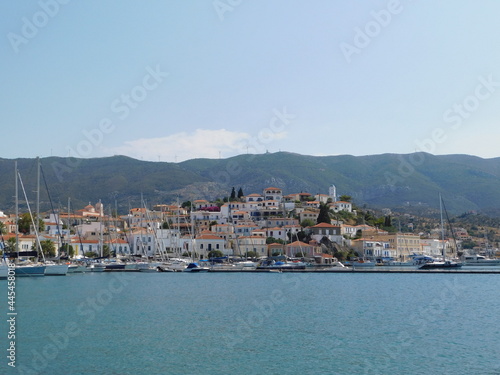 View of the town on the island of Poros, in Greece © Konstantinos