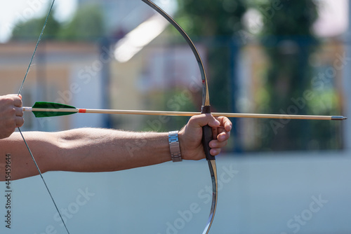 Stretched string on the bow for shooting.