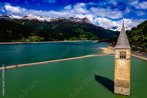 Kirchturm von Altgraun am Reschen Pass Luftbilder | Hochauflösende Luftbildaufnahmen vom Reschen Pass