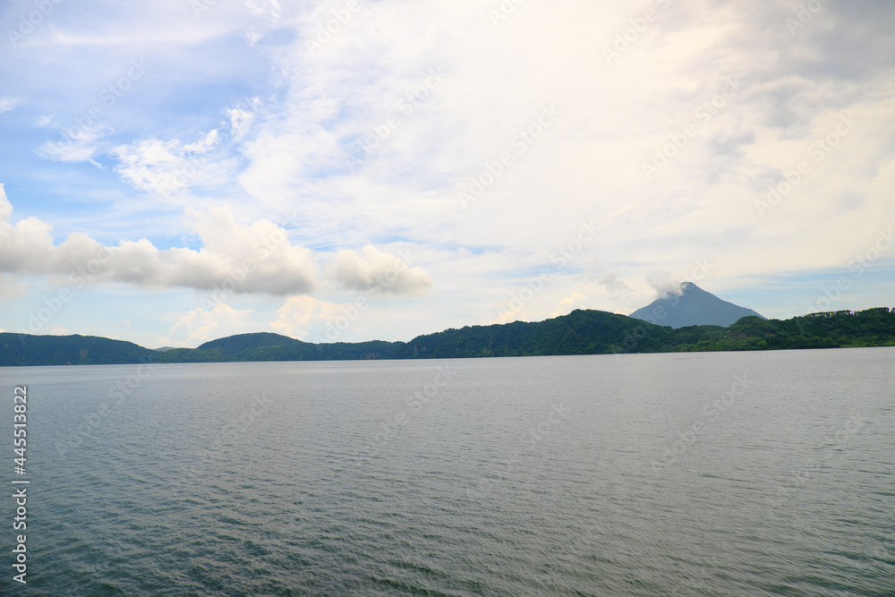 池田湖と開聞岳の見える風景
