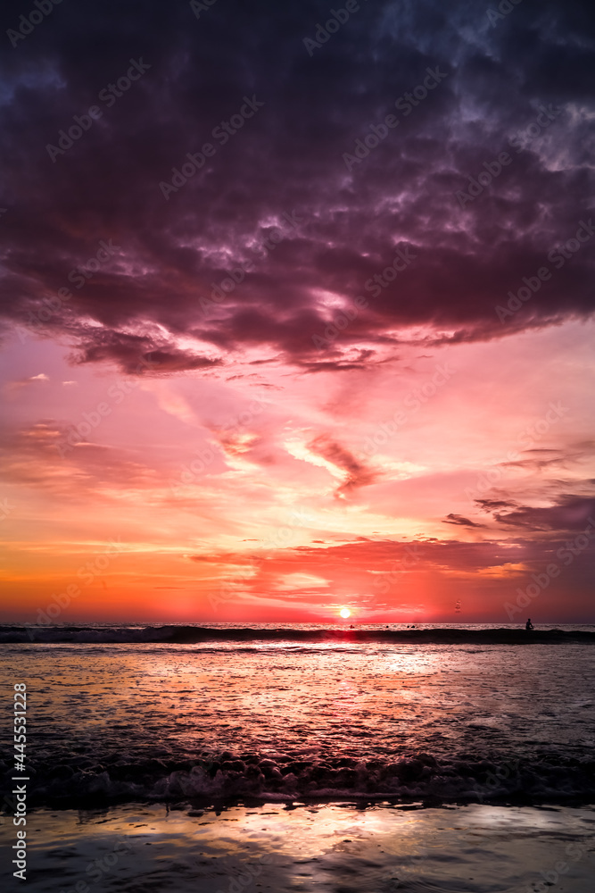 Obraz premium sunset at the beach