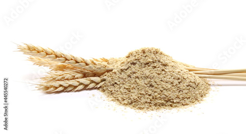 Billede på lærred Wheat germ pile and wheat ears isolated on white background
