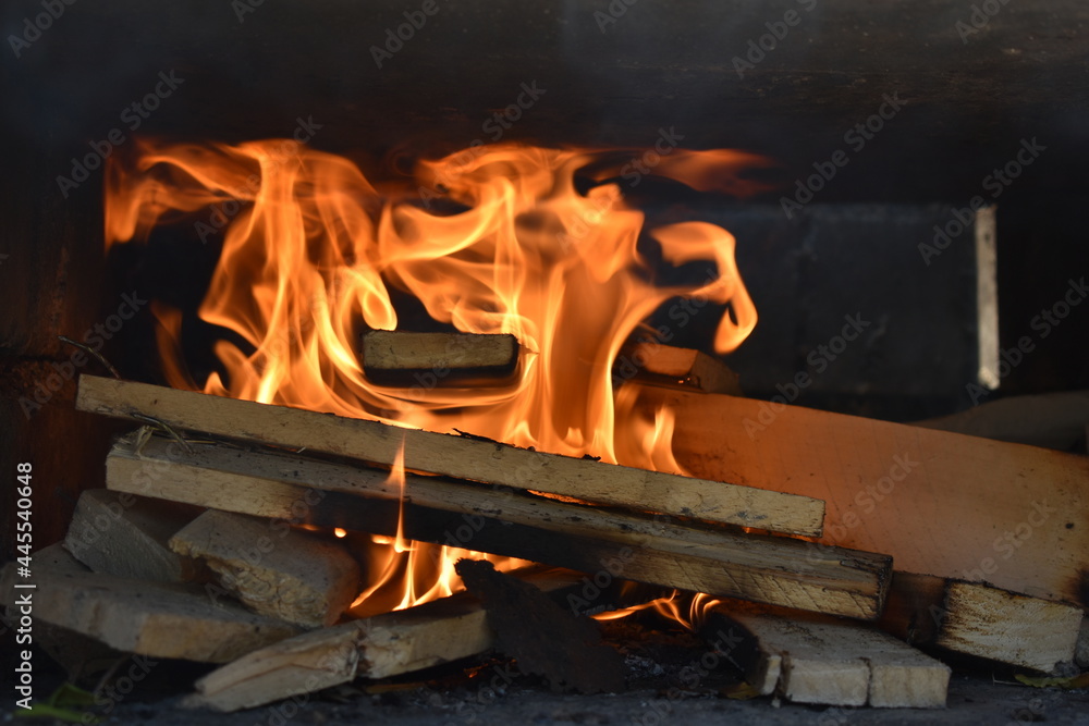 fuego sobre la madera