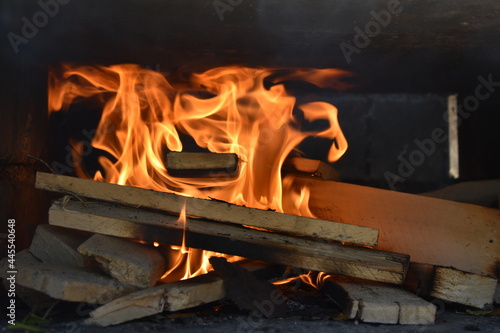fuego sobre la madera