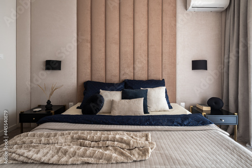 фотографія Elegant bedroom with upholstered wall