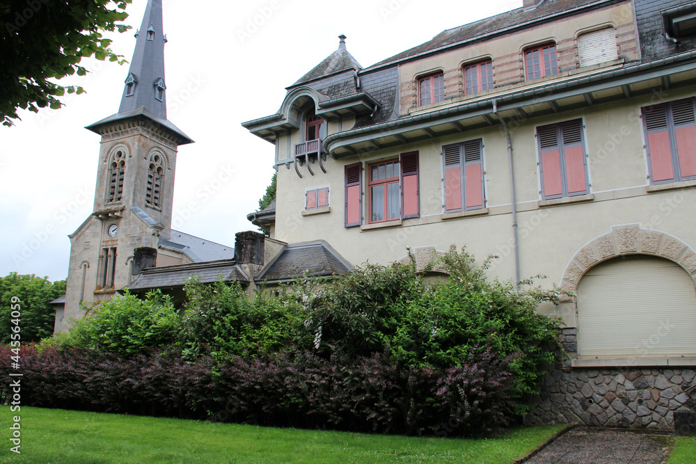 Fototapeta premium saint-louis villa and church in vittel (france)