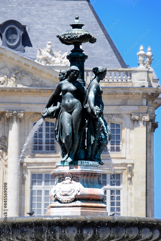 Obraz premium statue of monarch