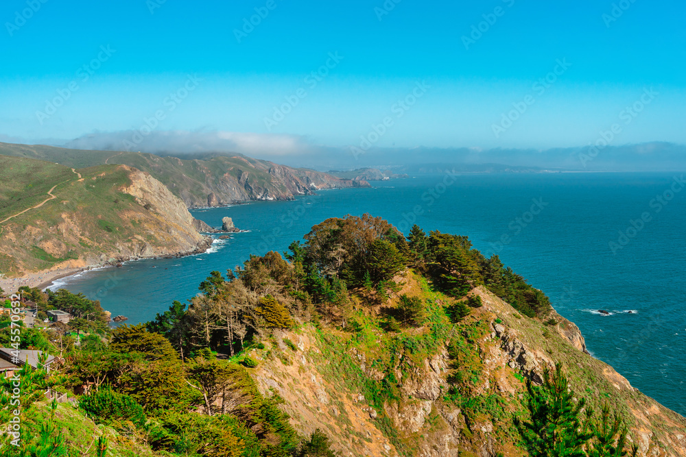Beautiful view of the mountains and cliffs in front of San Francisco