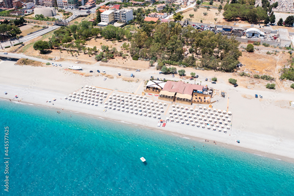 Spiaggia di locri con stabilimento balneare Spiaggia di locri con stabilimento balneare