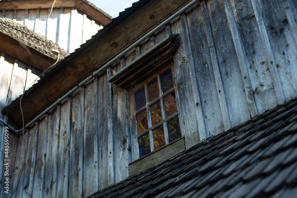 Obraz premium old wooden house