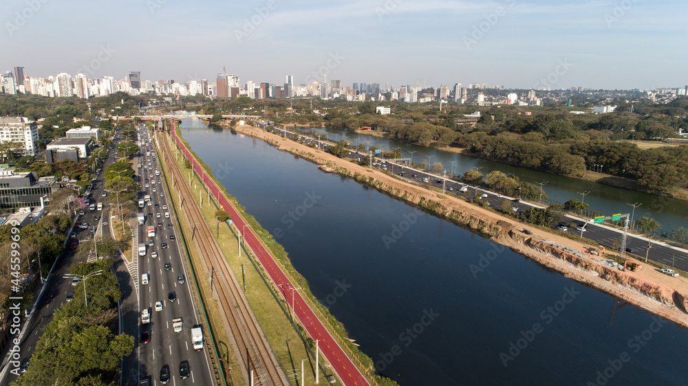 Obraz premium View of Marginal Pinheiros with the Pinheiros river and modern buildings in Sao Paulo, Brazil