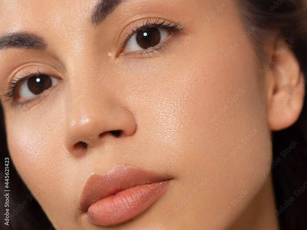 Fototapeta premium Close-up portrait of a beauty woman with full lips, straight hair and perfectly clean skin. Daytime makeup, styling and soft care. Skin care in the spa salon or cosmetology, smooth eyebrows