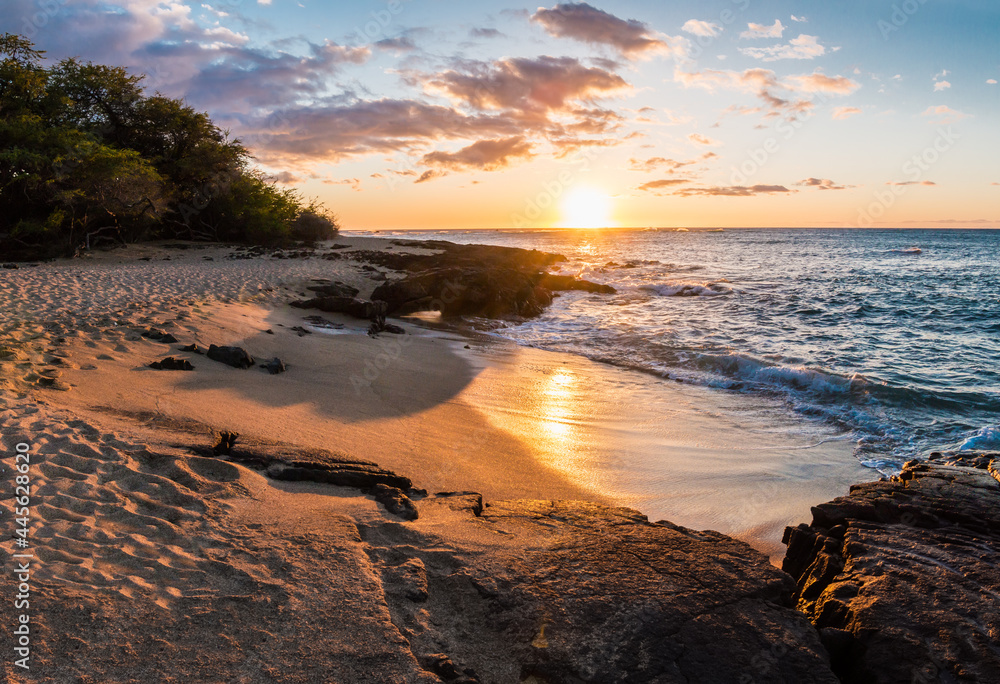 Sunset on The White Sand of Kapalaoa Beach on Anaeho'omalu Bay, Hawaii Island, Hawaii, USA