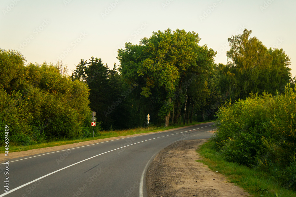 Fototapeta premium Empty road turn at dawn