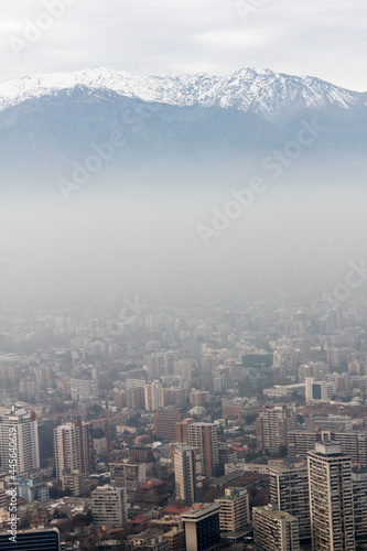 Mountain top covered in snow above the pollution clouds of urban area city in Santiago, Chile © Jeferson Dos Santos