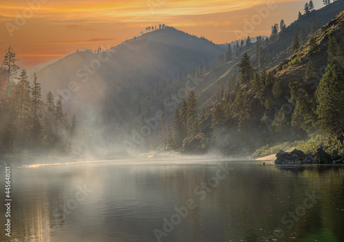 Bilde på lerret Sunset over the mountains and the salmon river in the  Frank Church River of no