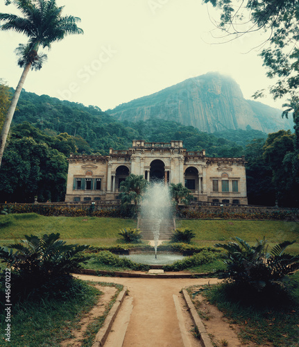 Photo Natural view of the Parque Lage in Rio de Janeiro, Brazil with a fountain in the