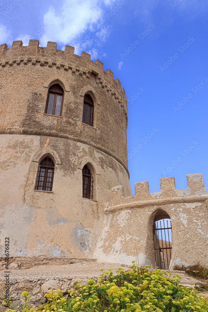 Apulia watchtower: Vado Tower is a sixteenth century coastal tower guard which stands a few metres away from the sea shore, over the small tourist port of Torre Vado town in Salento, Italy.