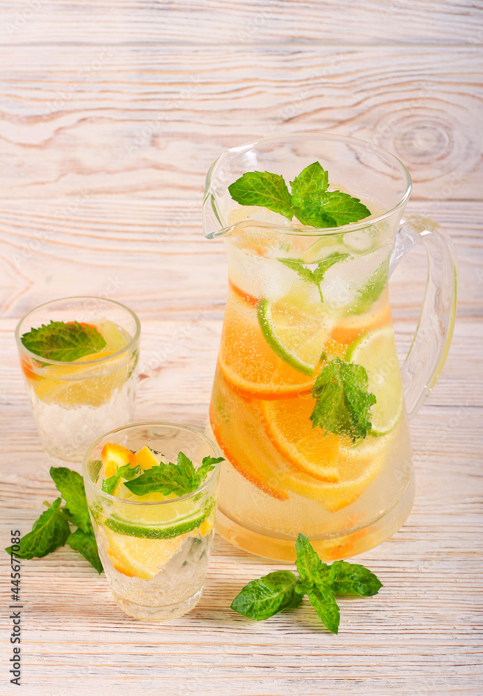 Fototapeta premium Citrus and mint lemonade